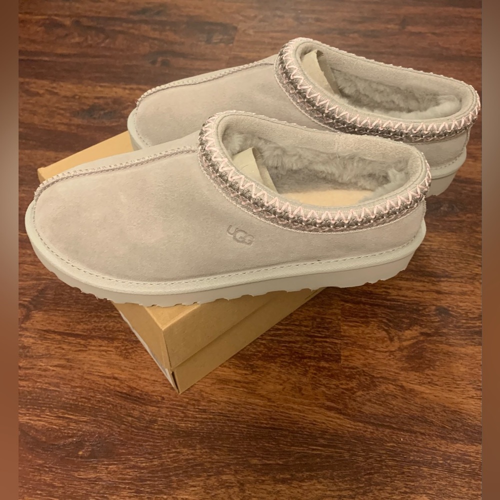 UGG Tasmans New In Box Driftwood w/ Pink Stitching Size 9 RARE